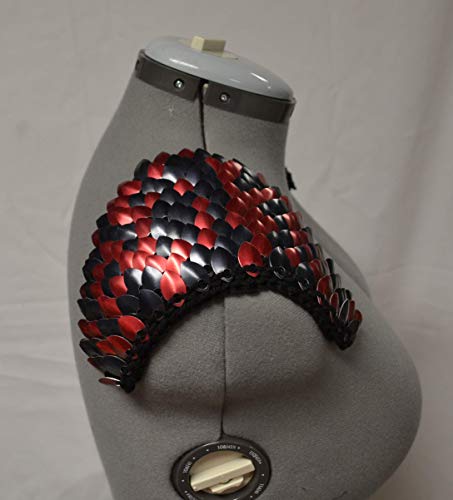 Armor Pauldrons in knitted Dragonhide Scalemail - Black and Red2