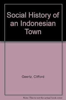 Hardcover Geertz: The Social History of an Indonesian Town Book