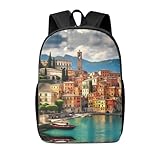 Oxford de alta densidad: fabricada con un panel frontal de tela Oxford de alta densidad y parte inferior de PVC reforzado, esta mochila para hombre es resistente, resistente al desgaste y mantiene su forma.