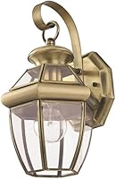 Vista 2 de Livex Lighting 2051-01 Monterey 1 Lámpara de pared exterior con acabado de latón antiguo, acabado en latón macizo con vidrio biselado transparente