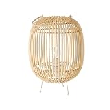 Sus medidas y características son: Largo: 22,5 cm. Alto: 30,5 cm. Ancho: 22,5 cm. Material: rattan.