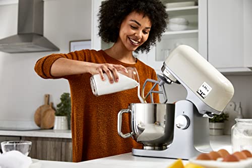 عجانة كيه-ميكس فاخرة للمطبخ بقدرة 1000 وات بدورق من الستانلس ستيل سعة 5 لتر وخفاقة على شكل K وخطاف عجين وواقي رذاذ ومعلقة سباتولا ووظيفة طي مميزة وتحكم ذكي بالسرعة من كينوود، كريمي، KMX750CR