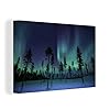 MuchoWow Canvas Schilderij Decoratie – 60×40 cm – Noorderlicht boven dennenbomen – Wanddecoratie Muurdecoratie Woonkamer…