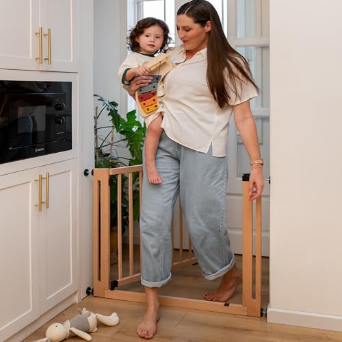 Miniatura 8 de Safetots Puerta Elegante De Seguridad De Madera, Natural, 63cm - 71cm, Puerta De Seguridad Con Ajuste Por Presión, Puerta Para Bebés Para Escaleras, Pasillos Y Puertas
