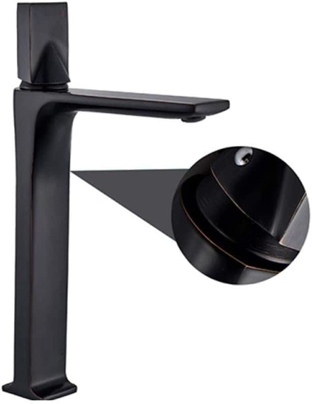 Robinet de lavabo noir pour une salle de bain moderne et épurée