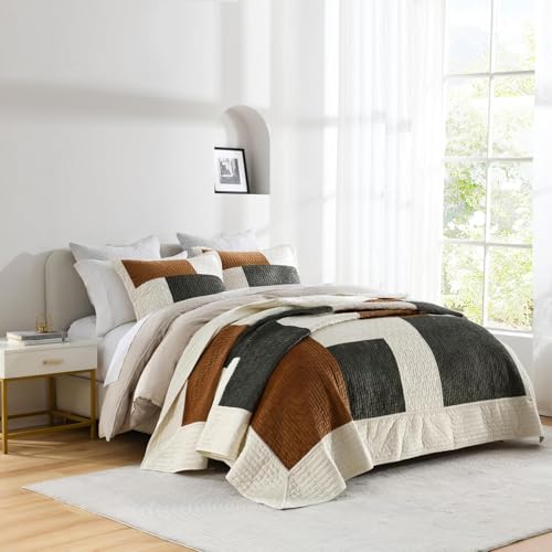 Image of Grassix Velvet Quilt Set Queen Size, Luxury Patchwork Design, Green Caramel | Lightweight Velvet Comforter with 2 Pillow Shams, Soft Bedspread Coverlet, Quilted Bedding Set for All Seasons, 90 inchx96 inch