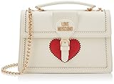 DECORAZIONI: protagonista della borsa, il cuore rosso intagliato sul davanti e il logo in metallo che dona luce alla borsa, insieme alla fibbia e alla catena.