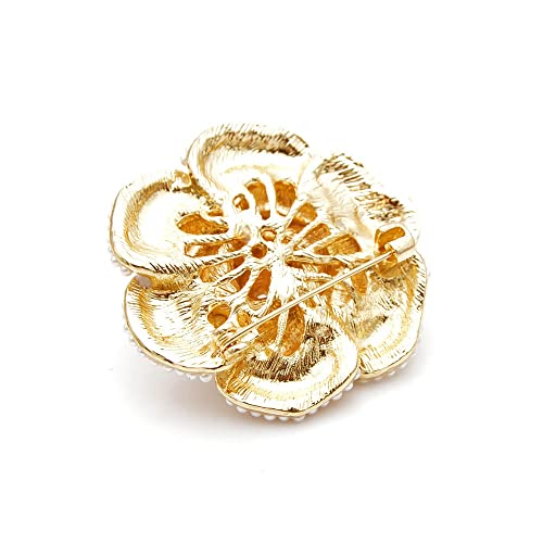 Broche camélia perlé émail pour styliser une tenue terne