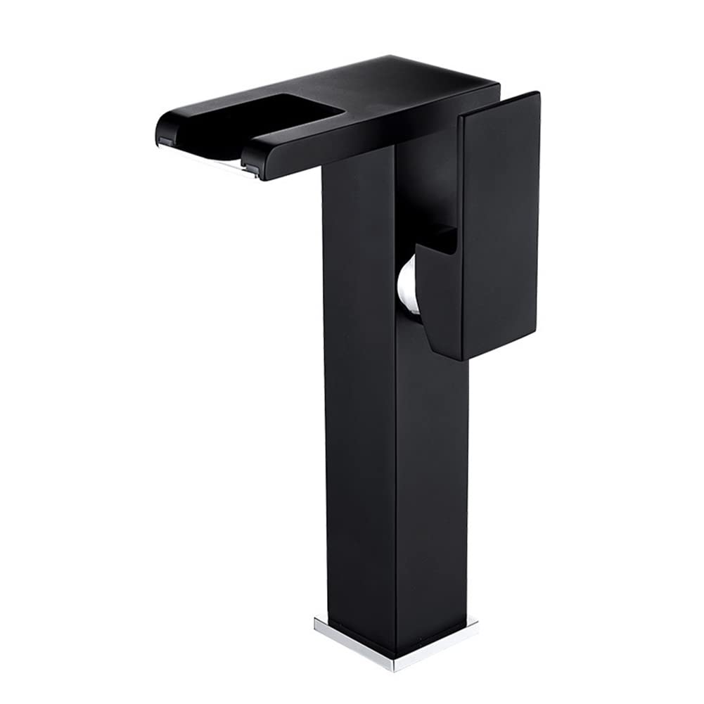 Robinet en laiton brossé au design minimaliste pour salle de bain