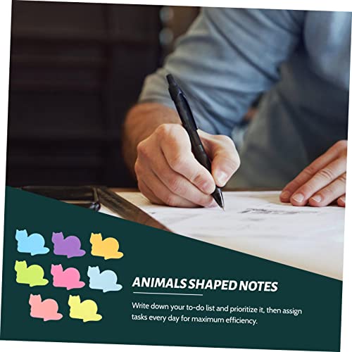 Bloc-notes chat mignon sur votre bureau pour organiser les devoirs - 4