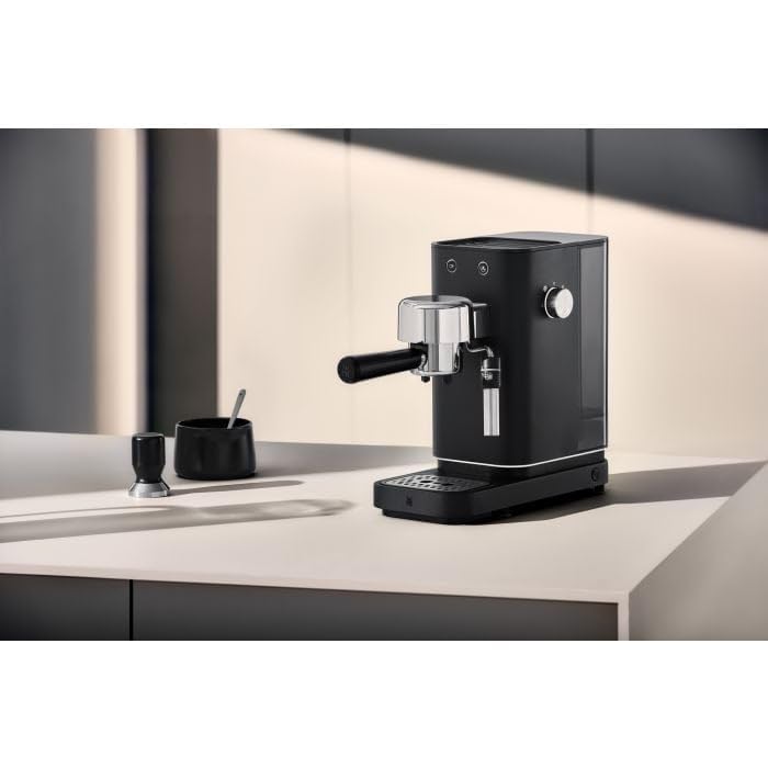 WMF Lumero - Máquina de café espresso (1350 W, portafiltros, 3 insertos, para 1 – 2 tazas de espresso, también para cápsulas, 15 bar, superficie para tazas, boquilla para espumar leche, color negro