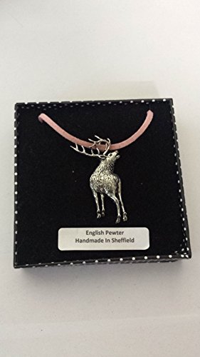 Collier cordon rose avec pendentif cerf en étain pour sublimer vos tenues d'été