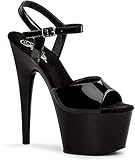 Eine architektonische Plattform und Peep-Toe-Öffnung schaffen eine unvergessliche Silhouette.