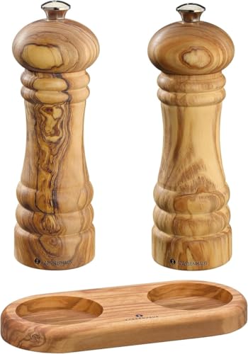 Zassenhaus Mühlenset BERLIN Olivenholz 18 cm inklusive Untersetzer | Geschenkset | Pfeffermühle & Salzmühle | mit stufenlos verstellbarem Keramikmahlwerk | befüllte Gewürzmühlen | Ø 5,9 cm, H: 18 cm