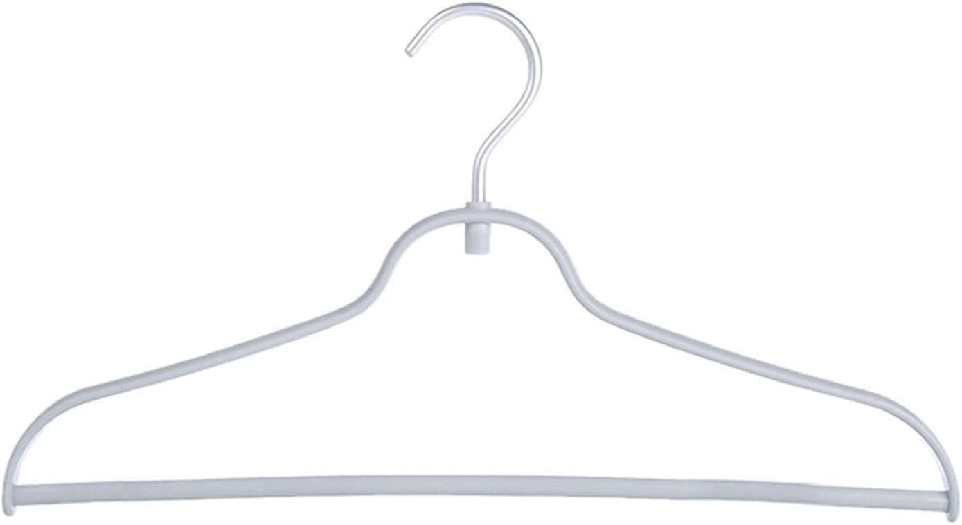 Cintres gris antidérapants ménagers pour un dressing harmonieux et zen