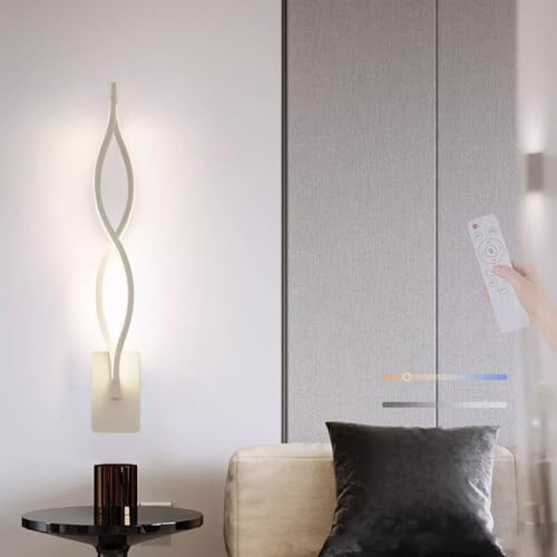 Mando distancia lámpara de pared blanca que soluciona la falta de luz directa en pasillos oscuros