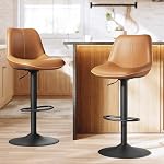 VASAGLE Bar Ensemble de tabourets 2, Tabourets pivotants réglables en hauteur avec dossier ergonomique, cuir synthétique, base métallique plus grande, Chaises de bar modernes pour la cuisine Island Home Bar, Caramel Brown