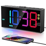 PPLEE - Reloj despertador digital RGB para dormitorios con visualización de día, alarmas dobles fuertes para durmientes pesados, reloj de noche enchufable con carga USB, visualización LED grande