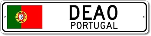 Deao, Portugal - Letrero de calle con bandera portuguesa, letrero de metal novedoso, letrero de calle de la cueva del hombre, letrero de ciudad de