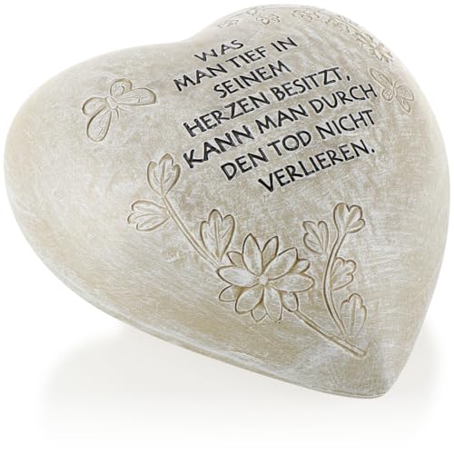 com-four® Grab-Dekoration in Herz-Form - wetterfester Grabschmuck mit Schmetterlingen - verzierter Trauerstein mit Gedenkspruch - Gedenkstein mit Aufschrift