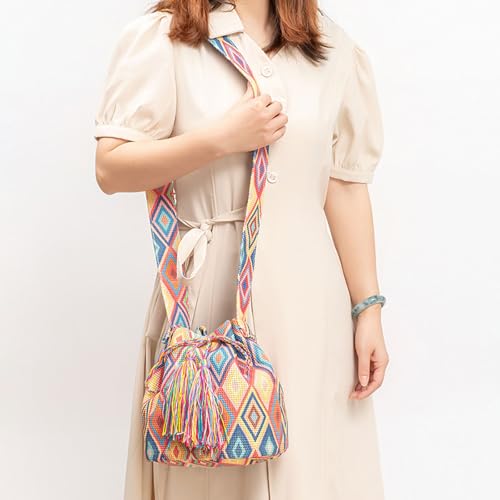 Sac à bandoulière tendance avec pompons pour un look bohème chic - 3