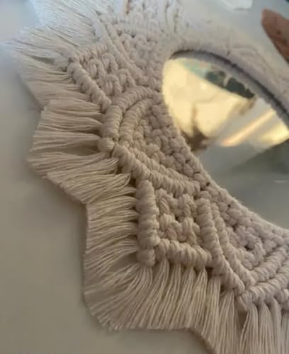 Tapisserie en macramé crème pour une chambre cocooning