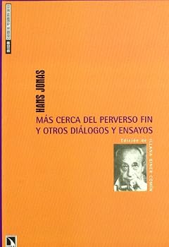 Paperback M s cerca del perverso fin y otros di logos y ensayos Book