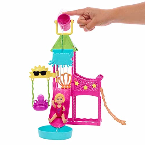 Barbie Skipper Erste Jobs Puppe und Accessoires - Erste Arbeitswelterfahrung im Wasserpark mit echter Wasserrutsche, Zubehörteile, für Kinder ab 3 Jahren, HKD80