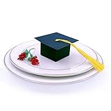 Estas cajas de favor de pequeña graduación están hechas de papel kraft duradero. Puedes escribir fácilmente el nombre del invitado en la casilla con rotulador blanco / dorado para convertirlo en portador de lugar.