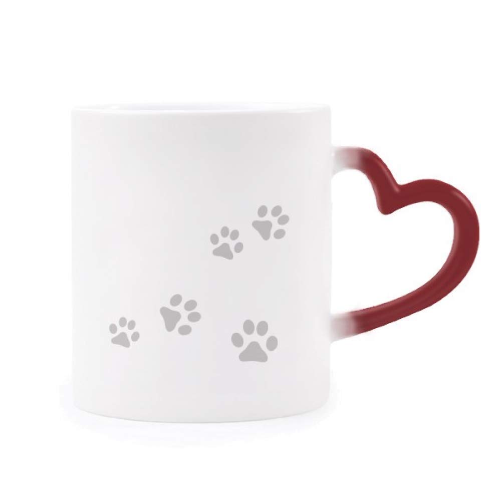 Taza sensible al calor con huella de gato gris y asa de corazon rojo