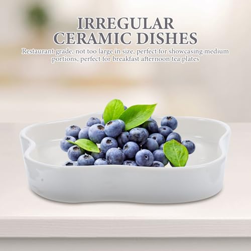 Assiette en céramique blanche et moderne pour le petit-déjeuner