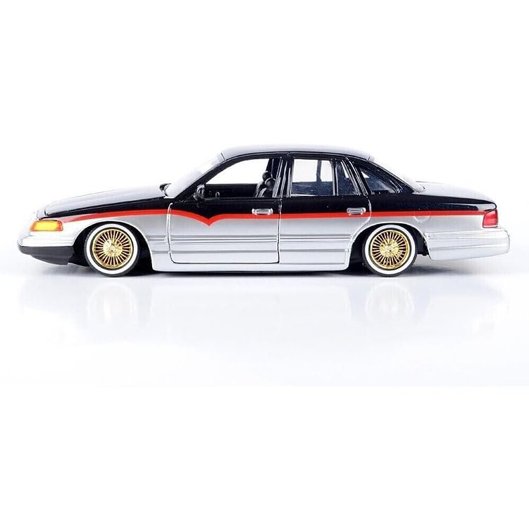 Modelo a escala 1:24 Crown Victoria Lowrider 1993-1997 miniatura 4