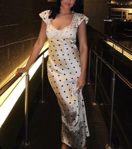 Robe de soirée blanche à pois pour un dîner romantique