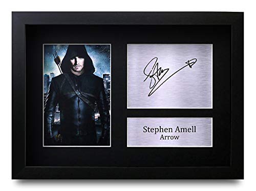 HWC Trading Stephen Amell A4 Gerahmte Signiert Gedruckt Autogramme Bild Druck-Fotoanzeige Wohnzimmer-Dekoration für 32,99 EUR bei amazon.de Bild: HWC Trading Stephen Amell A4 Gerahmte Signiert Gedruckt Autogramme Bild Druck-Fotoanzeige Wohnzimmer-Dekoration für 32,99 EUR bei amazon.de