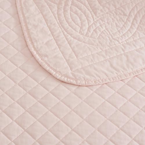 Image of Martha Stewart - Queen Size Quilt Set, Soft & Breathable Cotton Percale Quilted Bedding with Matching Pillowcases, Scalloped Edge Bed Set, Vintage Scallop Pink