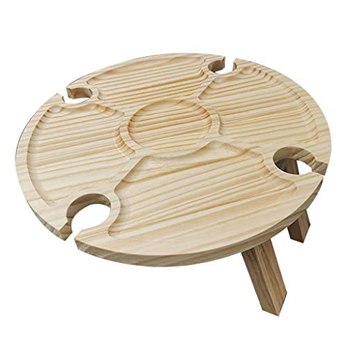 Table de pique-nique pliante en bois contre le sable sur la plage