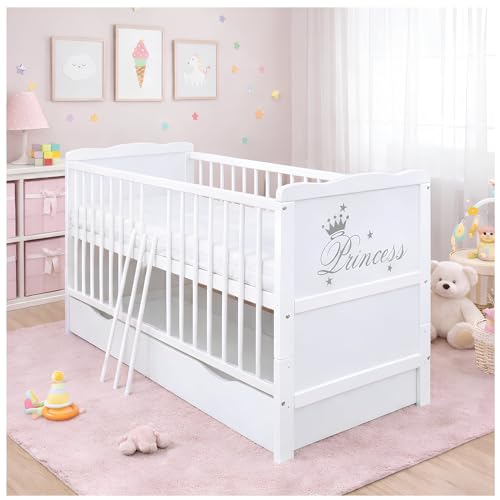 Baby Delux Babybett 60x120 Kinderbett umbaubar zum Juniorbett weiß Princess mit Schublade und Matratze inkl. Beißschienen
