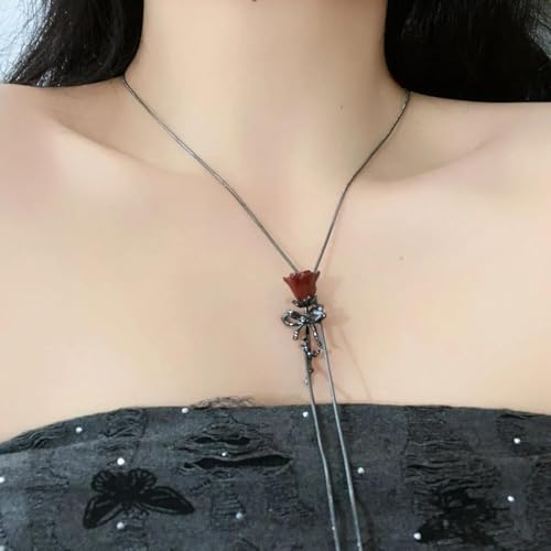 Chaîne de pull rose et long collier pour sublimer vos soirées