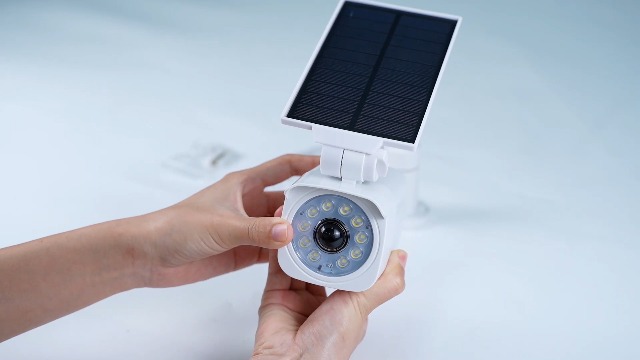 Telecamera Finta Esterna Con Faretti Solari A LED E Sensore Di Movimento – 360° Regolabile, IP65, Nero - 5