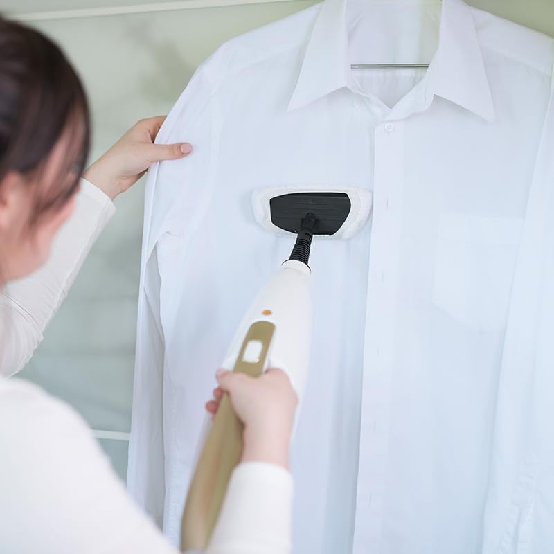 Handheld steamer cleaning clothes