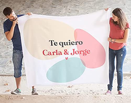 Made in Gift Manta Personalizada de 170x130cm con Nombres o Texto Diseño Te Quiero Disponible el Tela Polar, Coralina y Sherpa Borreguillo para Sofá o Cama Perfecta para Regalo Original (Polar)