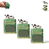 Mini boîte à bijoux en céramique avec couvercle en forme de vache : Cette mini boîte à bijoux en forme de vache présente un couvercle en céramique inspiré des anciens pots à baume. Elle allie le charme rustique d'une boîte décorative à une touche fantaisiste, idéale au quotidien.