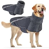 Benutzerfreundlich --- Anstelle von Klettverschluss, der anscheinend ein Ankleben des Pelzes verursacht, ermöglicht dieser Hundemantel das einfache An- und Ausziehen mit einem Druckknopfverschluss, mit dem Sie den Brustumfang anpassen können und der sich beim Laufen oder Bücken nicht leicht lösen lässt. Die SlowTon-Hundeweste hinterlässt ein leicht zugängliches Gurtloch für die Befestigung an der Leine und macht sie für Spaziergänge im Freien bereit.