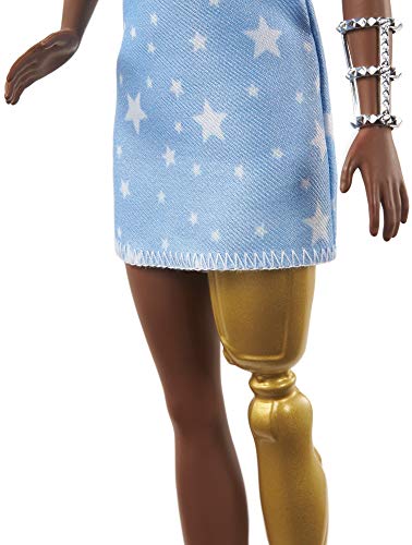 Barbie GYG09 - Fashionistas Puppe 146 (schwarzhaarig) mit Beinprothese, 2 gedrehten Zöpfen und Kleid mit Sternenmuster… – Bild 6