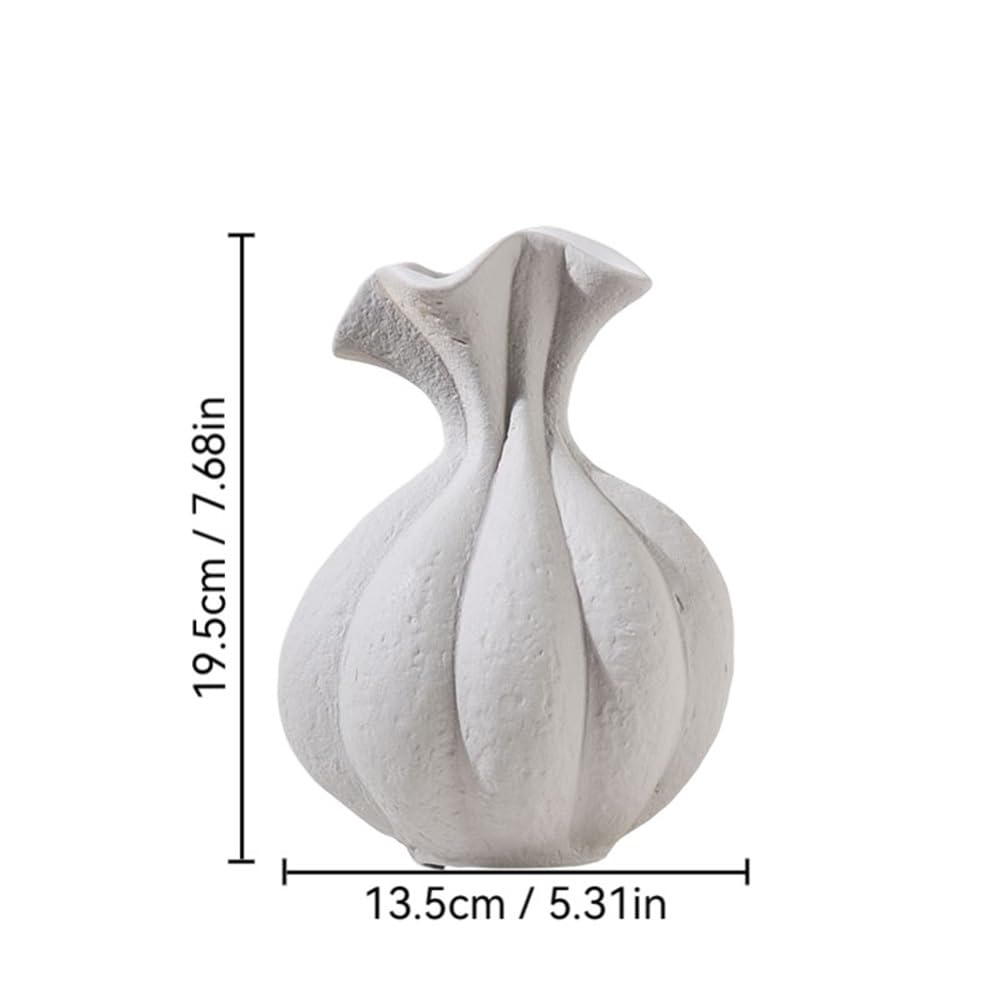 Wazon, Mały wazon z koronką, ceramiczny w stylu vintage, czysto biały, kompozycja kwiatowa na biurko, nieregularna ozdoba, kwiaty