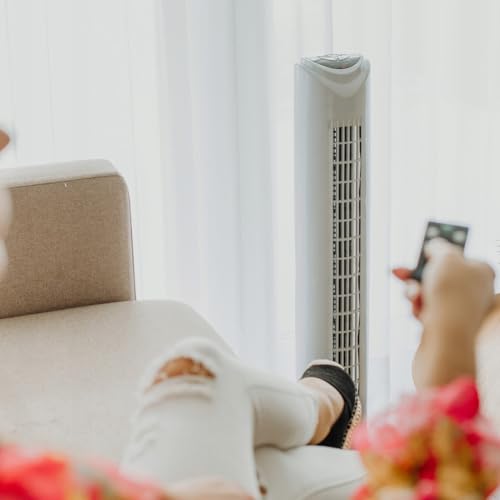 BAKAJI Ventilatore a Torre Silenzioso Colonna Oscillazione Automatica Potenza 45 W Altezza 80 cm con 3 Velocità Funzione Timer Fino a 4 Ore con Telecomando Design Moderno Colore Bianco