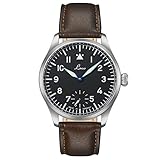 AUSDRUCKSSTARKE DETAILS – Handaufzugswerk Laco 98 mit Genfer Schliff auf den Brücken, gebläuten Schrauben, Sonnenschliff auf Kron– und Sperrrad, Sperrrad mit Laco Gravur, Basiswerk ETA 6498.1 (Elaboré), 17 Steine; wasserdicht bis 10 ATM; Bandbreite: 22,0 mm; Bandanstoß zu Bandanstoß: 49,8 mm; Durchmesser: 42,5 mm; Höhe: 10,7 mm; Gewicht: 80,5 g (inkl. Armband); Armumfang: 15-20 cm; im Lieferumfang enthalten: Geschenketui inkl. Umkarton.