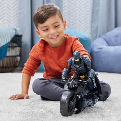DC Comics, Batman Adventures, Batman Action Figure with 16 Armor Accessories, 17 Points of Articulation, 12-inch, Super Hero Kids Toy for Boys & Girls - Thumbnail 2