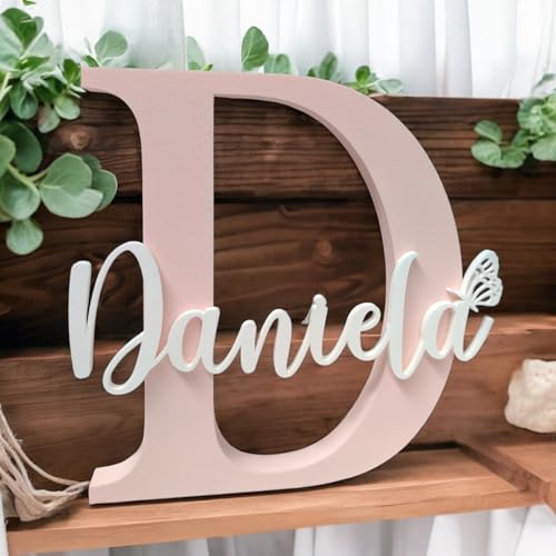 Miniatura 7 de Tres Aristas Letra Decorativa Personalizada Con Mariposa, Dinosaurio O Balon. Regalo Para Niños Y Bebés. Decoración Habitación Infantil, Comuniones, Candy Bar Y Mesas Dulces. Color Y Medida A Elegir