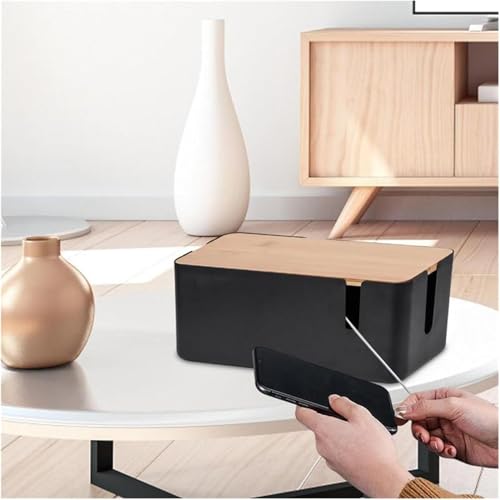 Fils de télévision sous le bureau rangés grâce au boîtier cache-câble blanc
